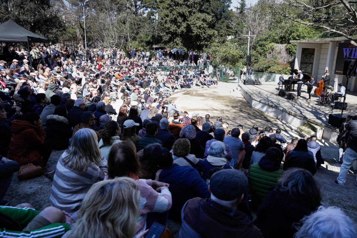 L'aforament s'ha completat en qüestió de minuts. Algunes persones han hagut de sentir el concert des de fora del recinte - Lluís Clotet