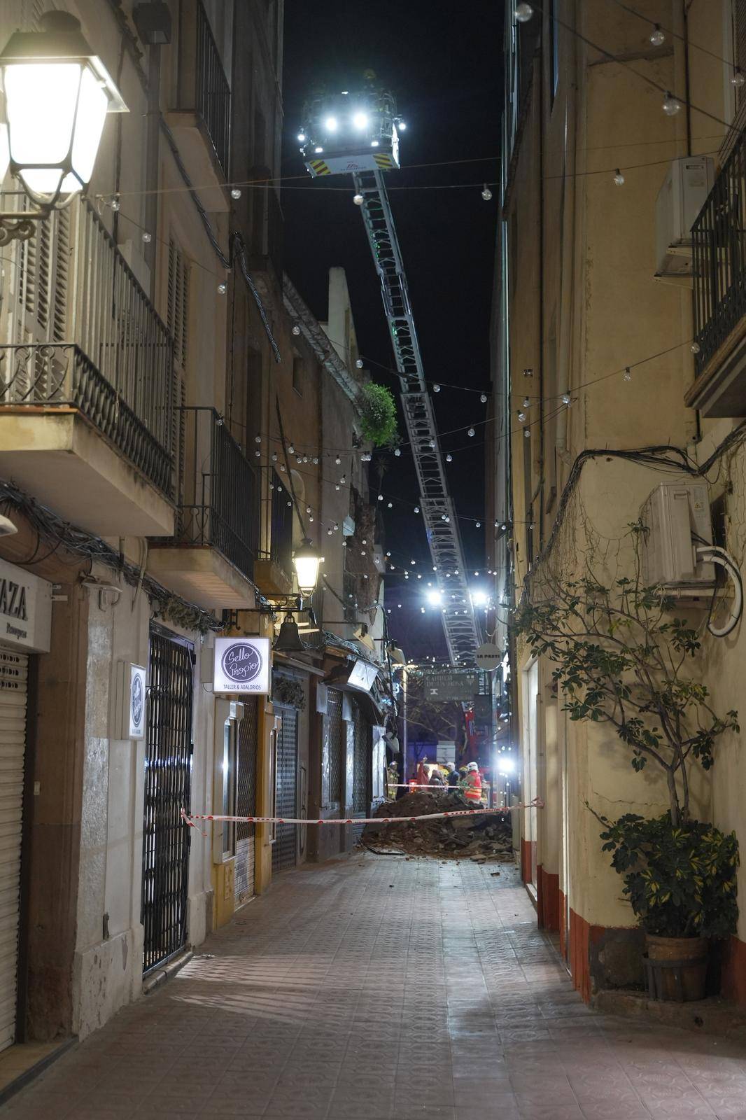 Despreniment d'una façana al Centre - DAVID CHAO