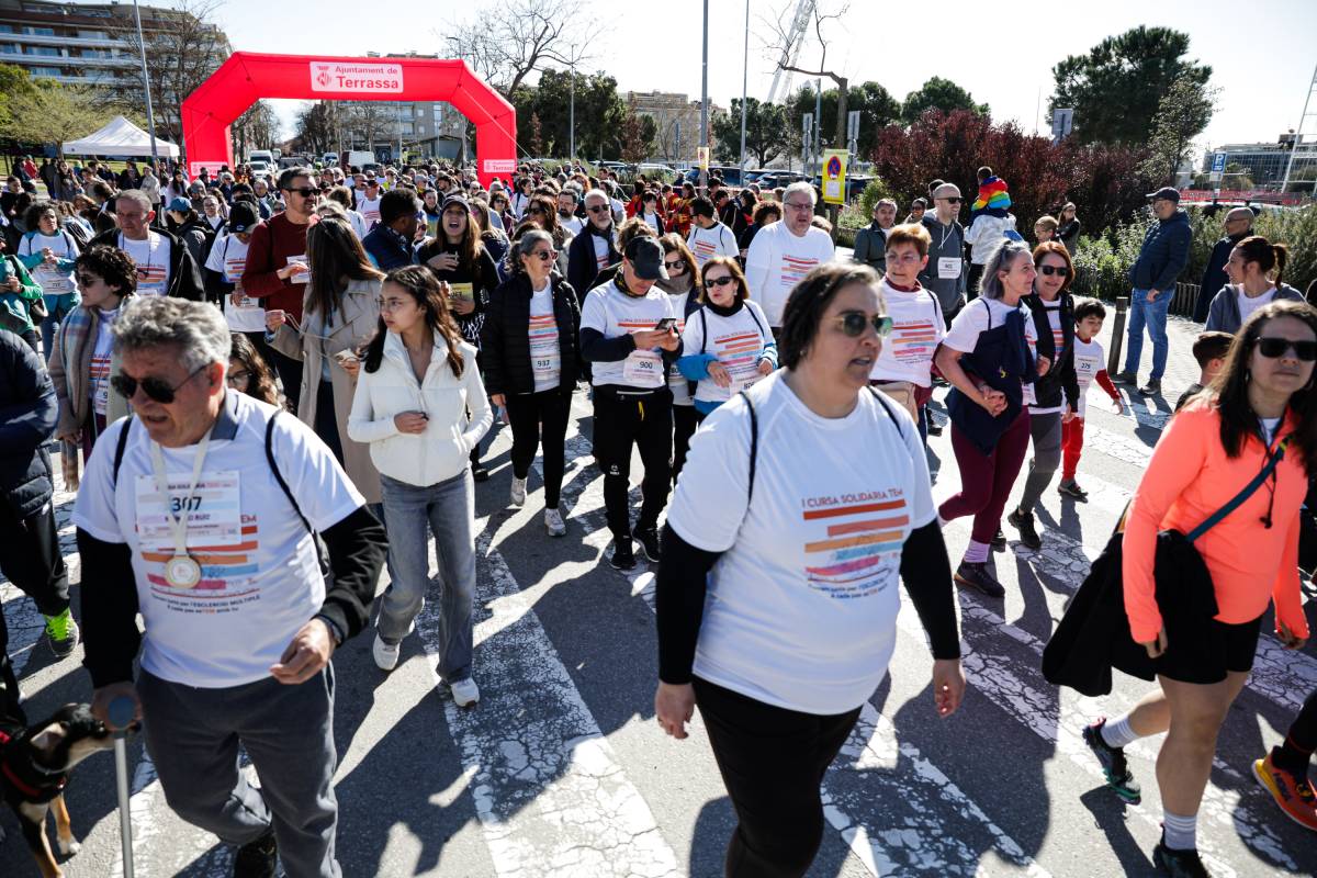 No només hi havia una cursa, sinó que els participants que ho vulguessin podien fer el recorregut caminant - Lluís Clotet