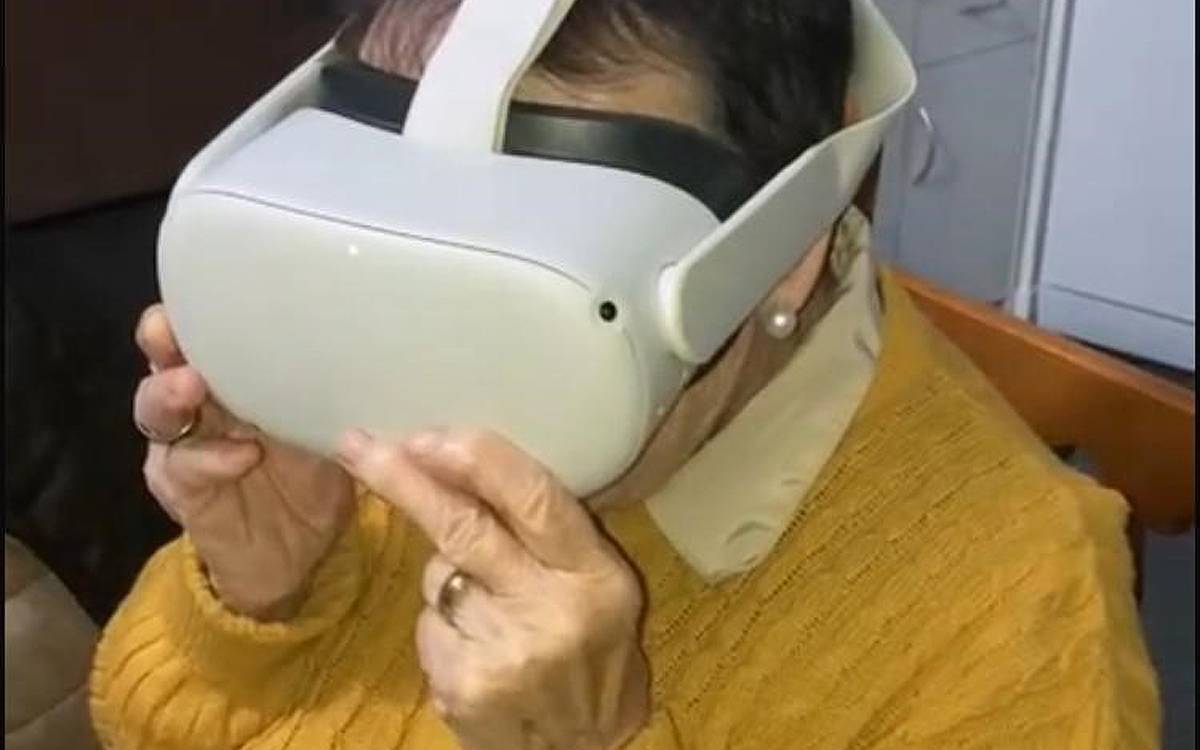 Ulleres de realitat virtual per combatre l'aïllament de la gent gran a Manresa