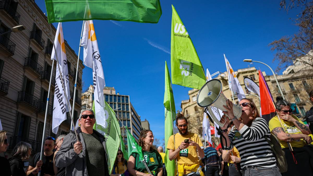 El front educatiu es complica: l'acord minoritari es converteix en l'única certesa en plenes protestes