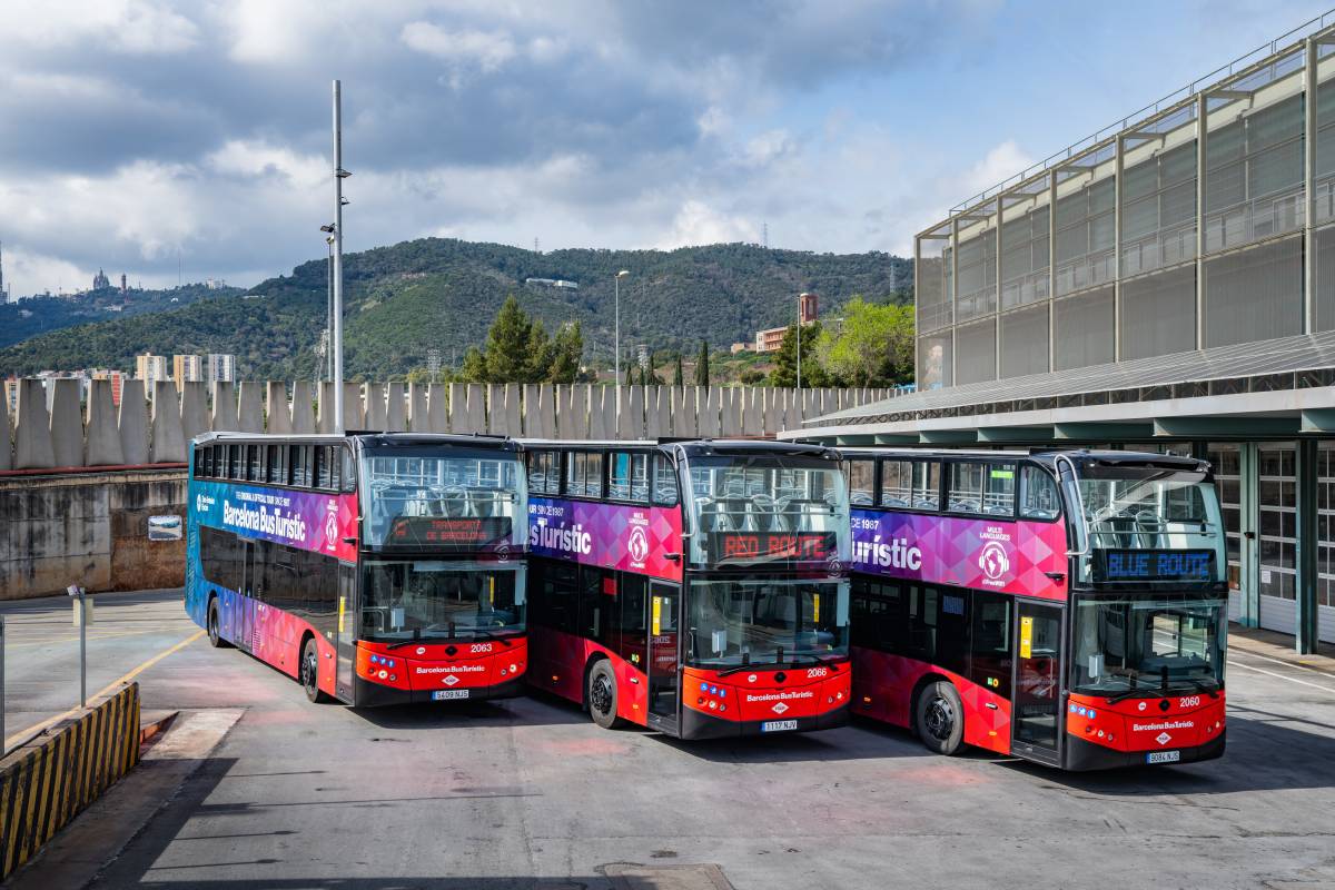 Barcelona estrena els primers busos turístics elèctrics de dos pisos