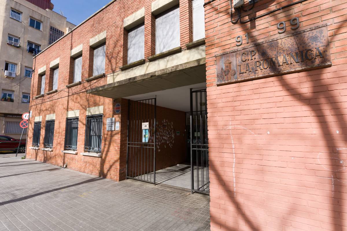 Canvis a l’escola La Romànica: en pintaran la façana i en renovaran el revestiment