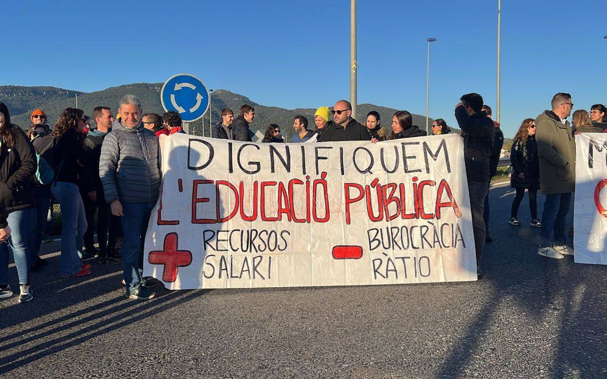 Els docents tallen la sortida de l'AP-2 i l'N-240 a Montblanc i un dels accessos al Port de Tarragona
