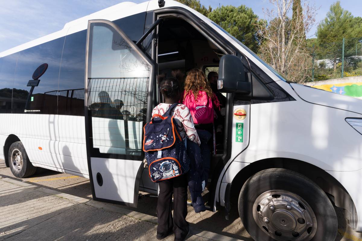 "No pot ser que ens treguin el transport escolar per a nens amb sordesa"