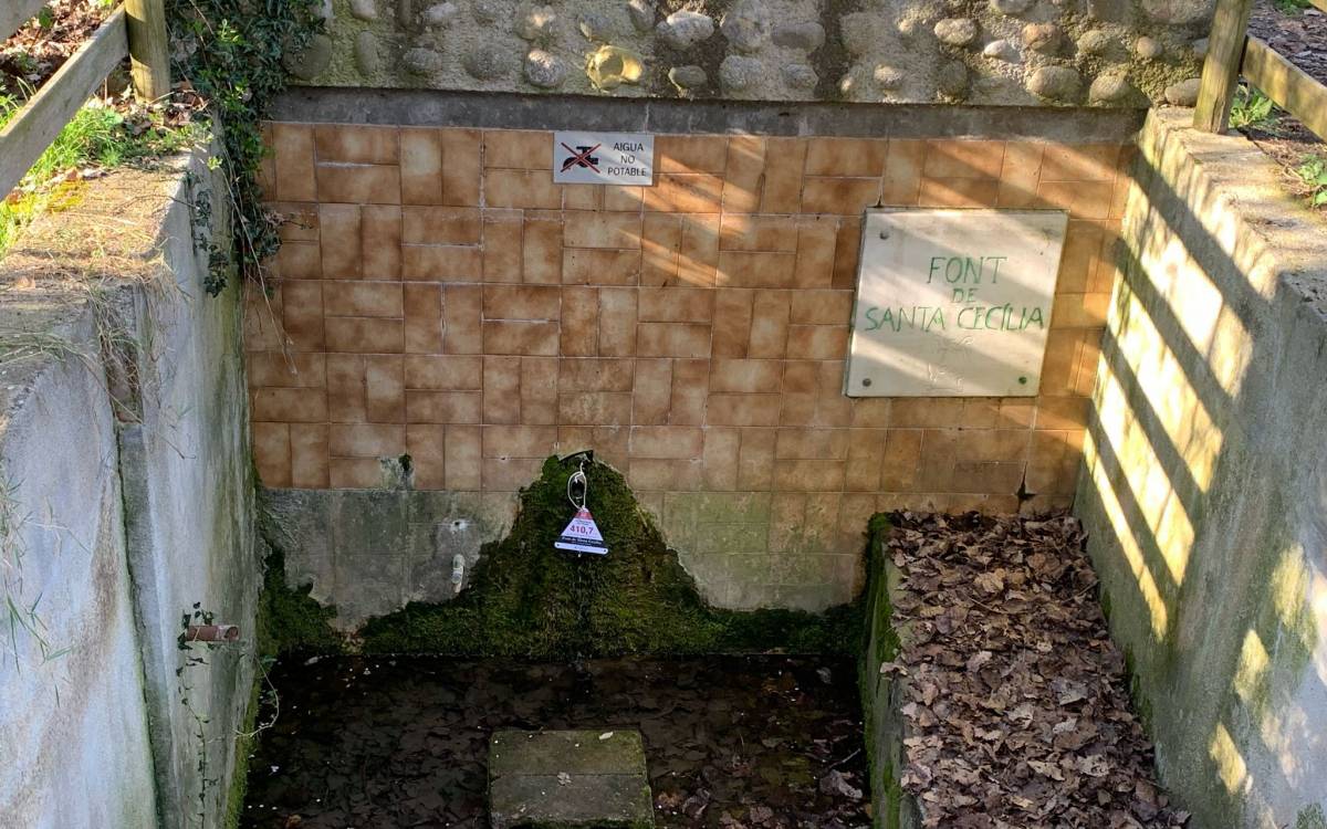 La font de Santa Cecília de Voltregà és una de les més contaminades d`Osona. - Irene Giménez La font de Santa Cecília de Voltregà és una de les més contaminades d`Osona.