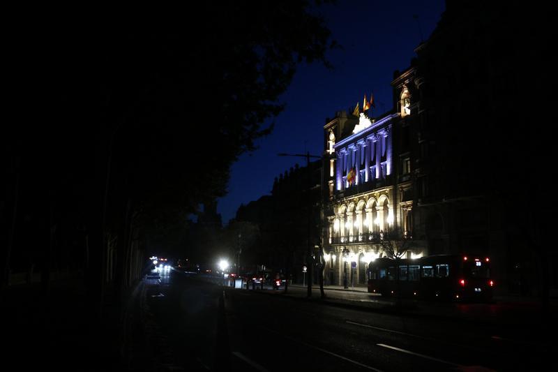 La CNMC proposa un recàrrec en el rebut de la llum durant un any per cobrir el cost de l'apagada