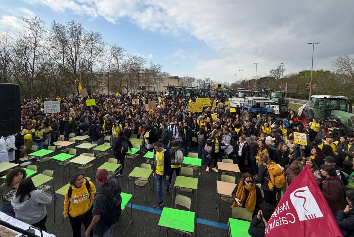 Els mestres tallen la C-58 a Sant Quirze del Vallès i la C-32 a Mataró en el quart dia de vaga