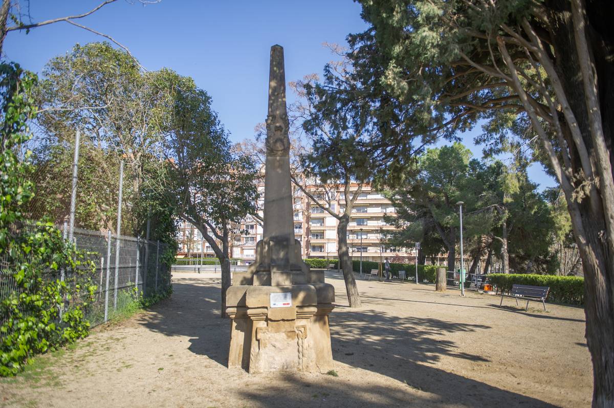 L’obelisc del Cementiri Vell recupera la seva imatge original