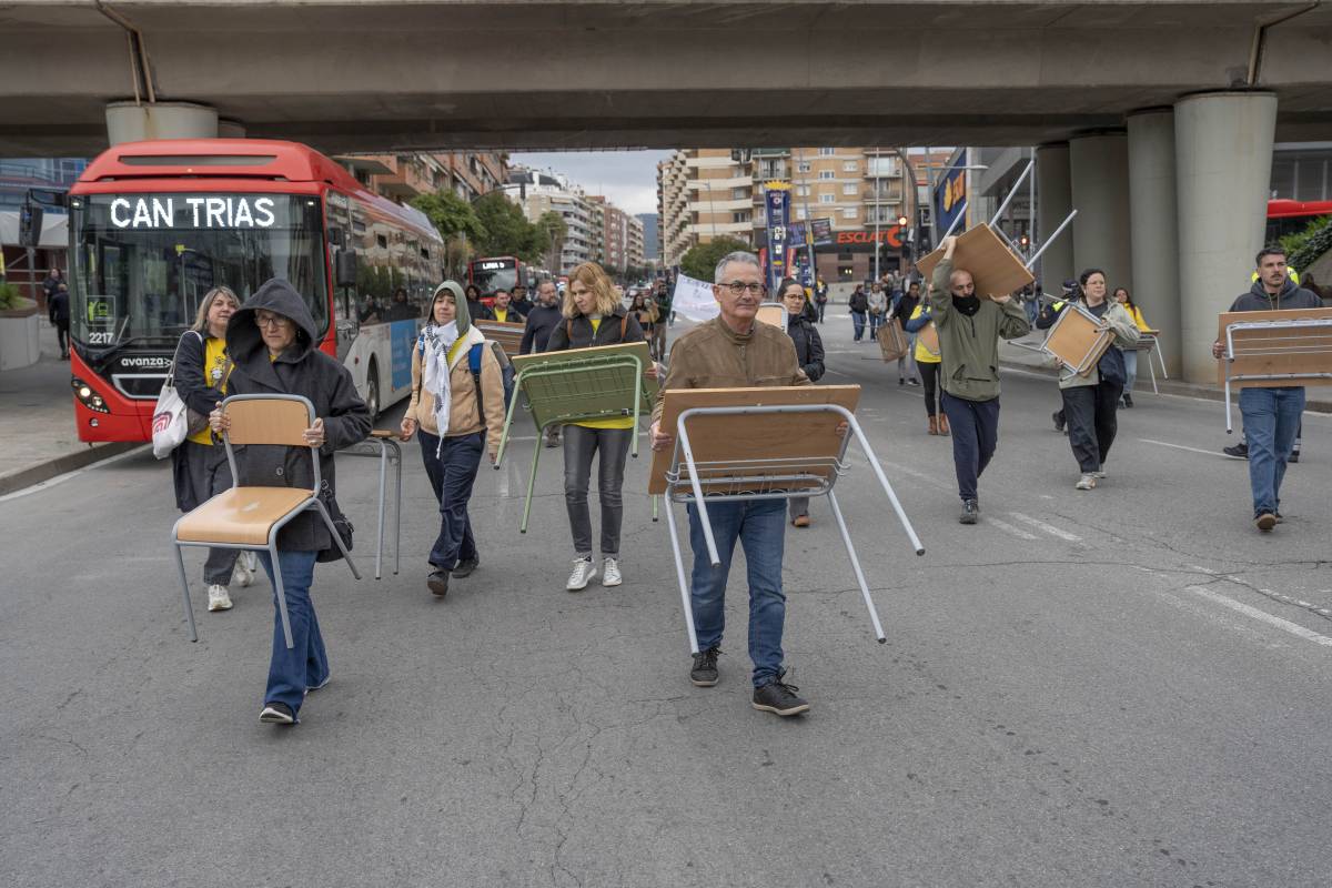 FOTOS | Talls de trànsit i manifestacions a Terrassa en la jornada de la vaga de docents