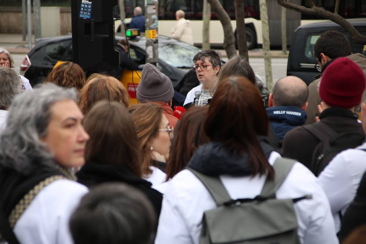 Els metges acosten la lluita als ciutadans: «Els esforços que fem treuen hores de vida»