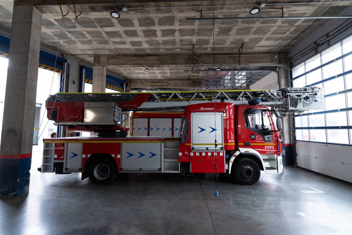 Un curtcircuit a l'interior d'una habitació provoca un incendi en un domicili de Sabadell