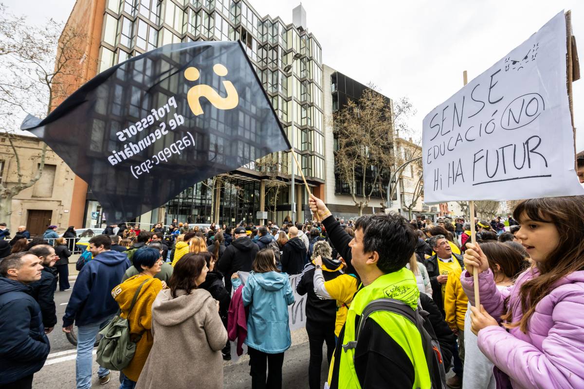 Manifestació del món educatiu a Sabadell
