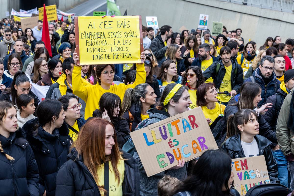 Manifestació del món educatiu a Sabadell