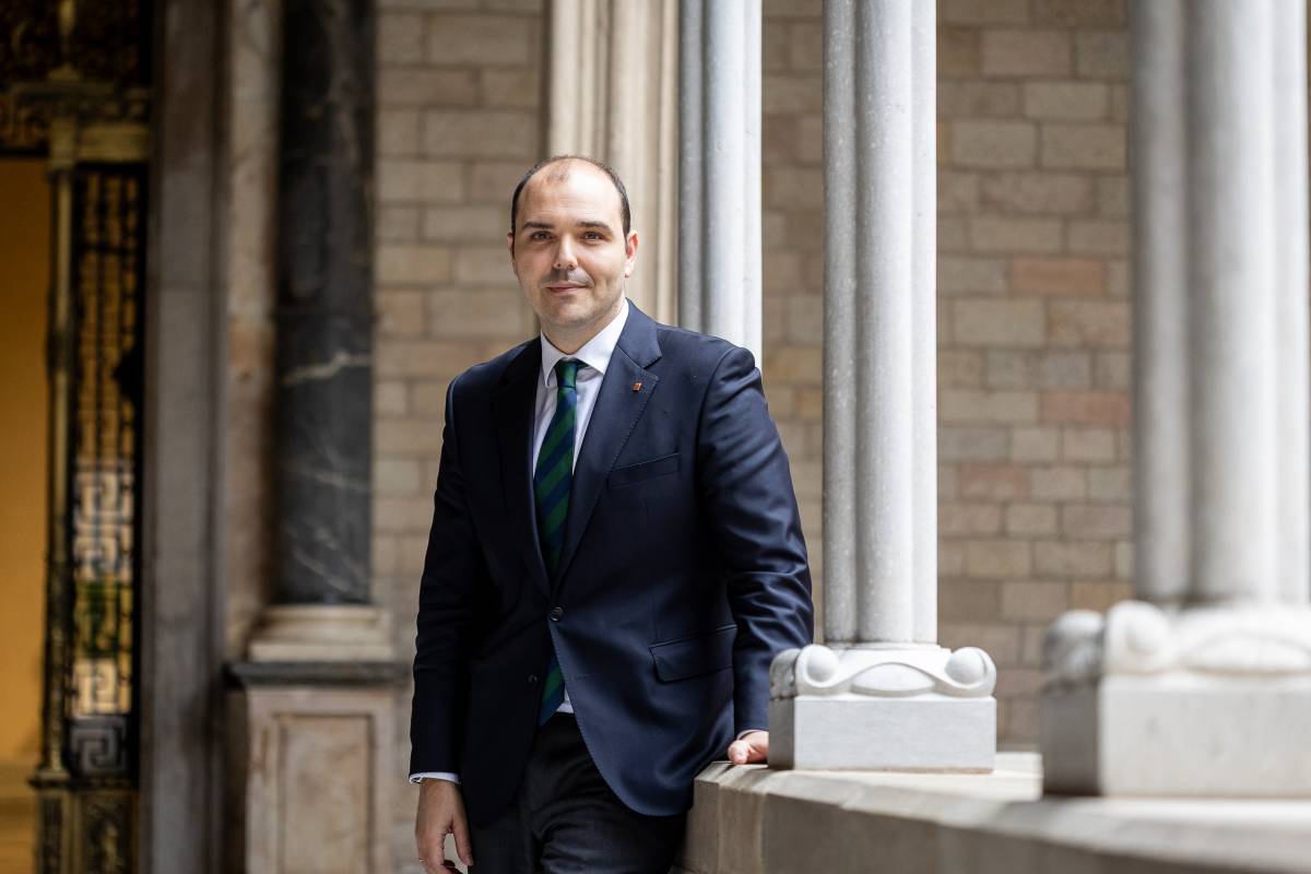 Albert Dalmau fotografiat al Palau de la Generalitat - Hugo Fernández