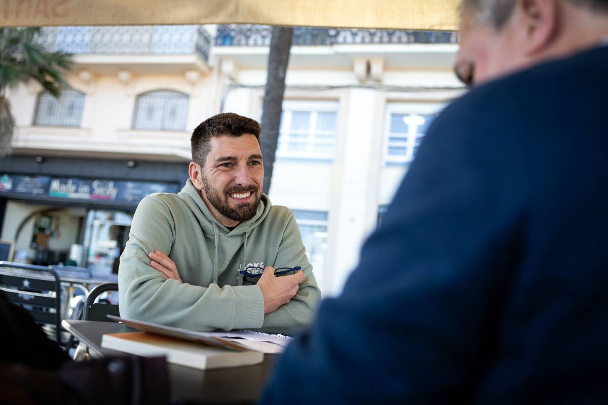 Oriol Mitjà, durant l`entrevista amb Nació 