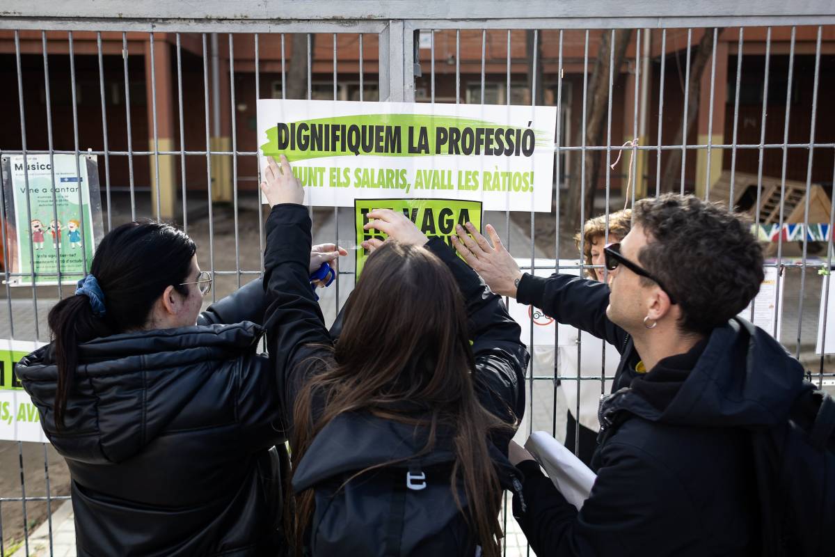 Piquet davant d'una escola a Badalona - Hugo Fernández 