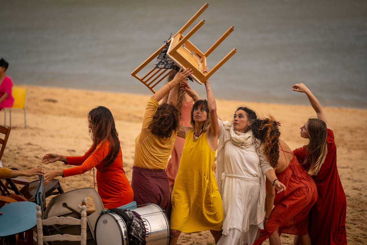 Dones ballant a la serena a Terrassa