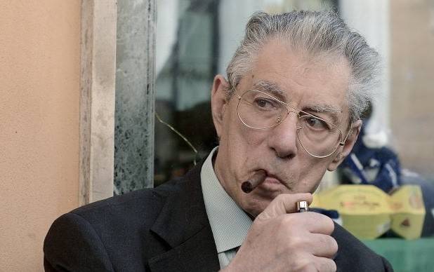 Mor Umberto Bossi, fundador del partit italià dels anys noranta Lliga Nord 