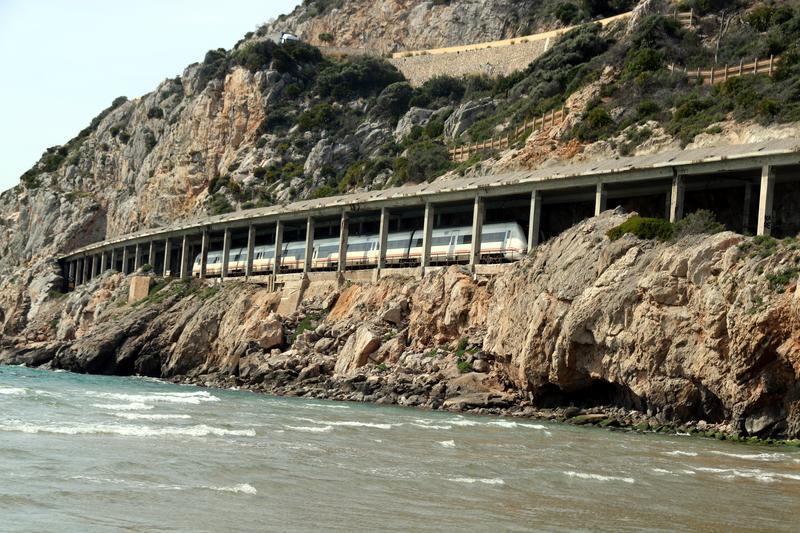 Tallada la circulació de l'R2 sud entre Sitges i Vilanova per un atropellament