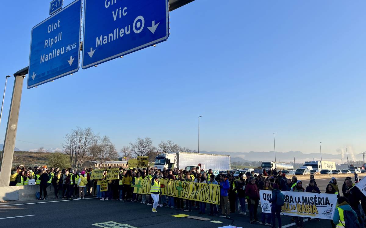 Els mestres tallen la C-25 i la C-17 a Gurb