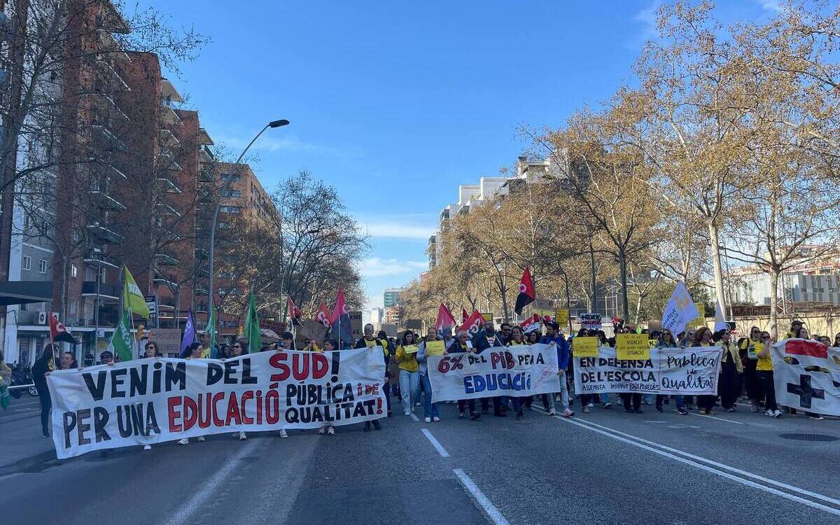 Els professors col·lapsen Barcelona amb cinc marxes simultànies per reclamar millores laborals