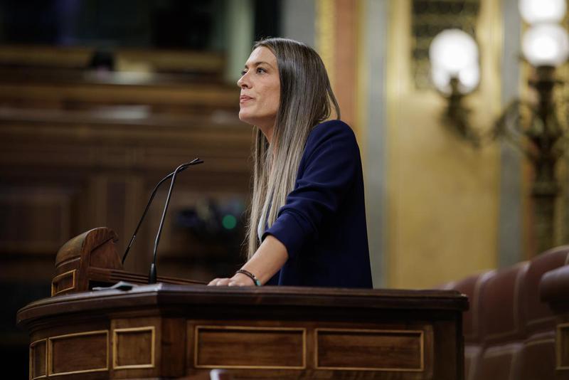 Junts aposta per Shakira i qüestiona al govern espanyol els «abusos d'Hisenda»