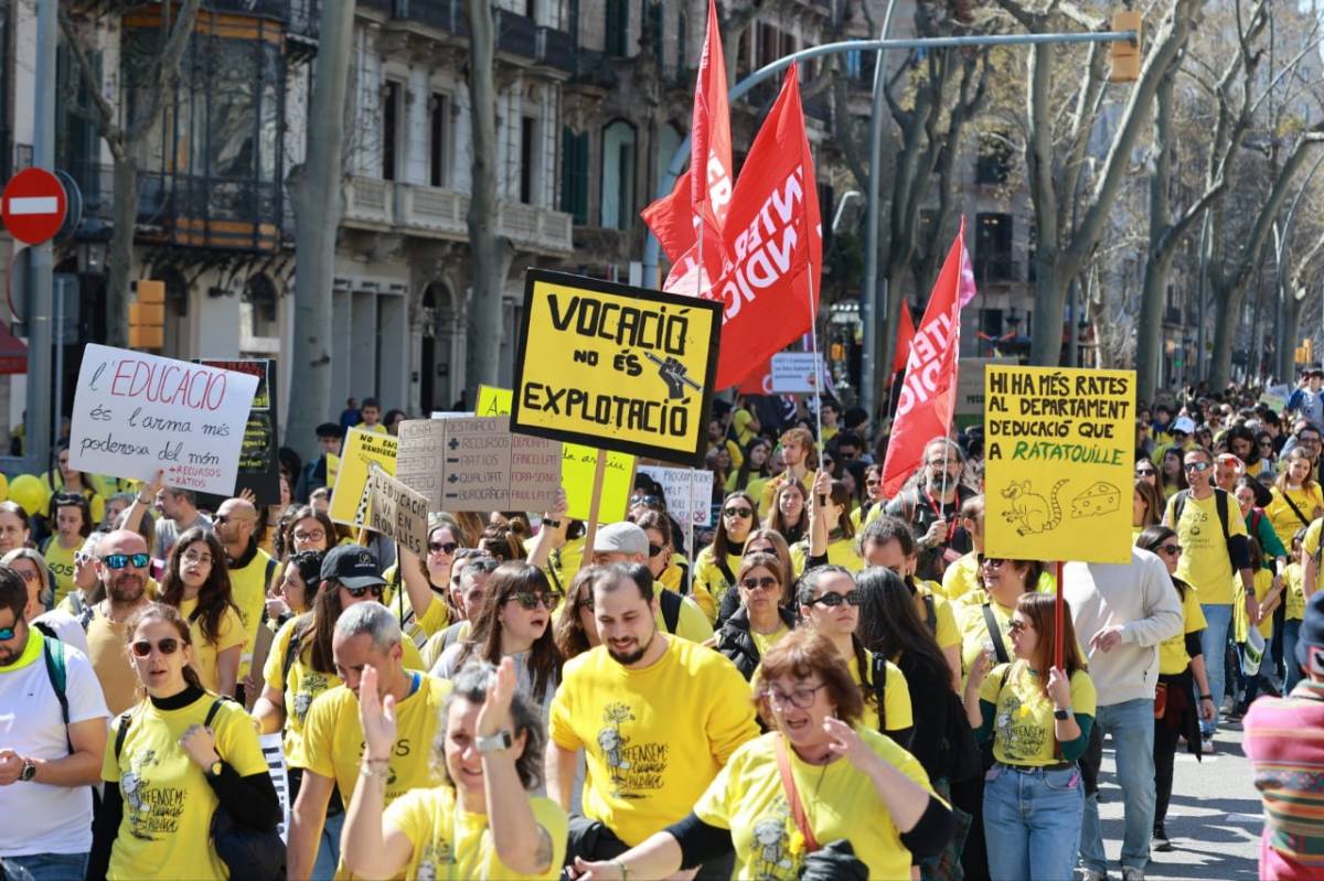 Els professors col·lapsen Barcelona amb cinc marxes simultànies per reclamar millores laborals