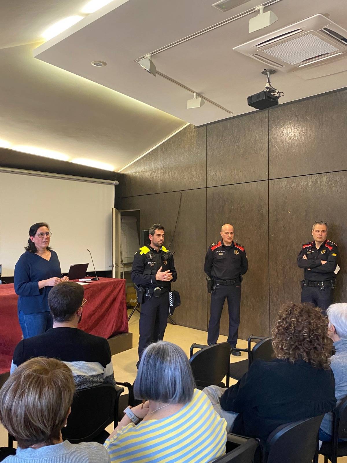 Reunió amb els veïns - Reunió amb els veïns