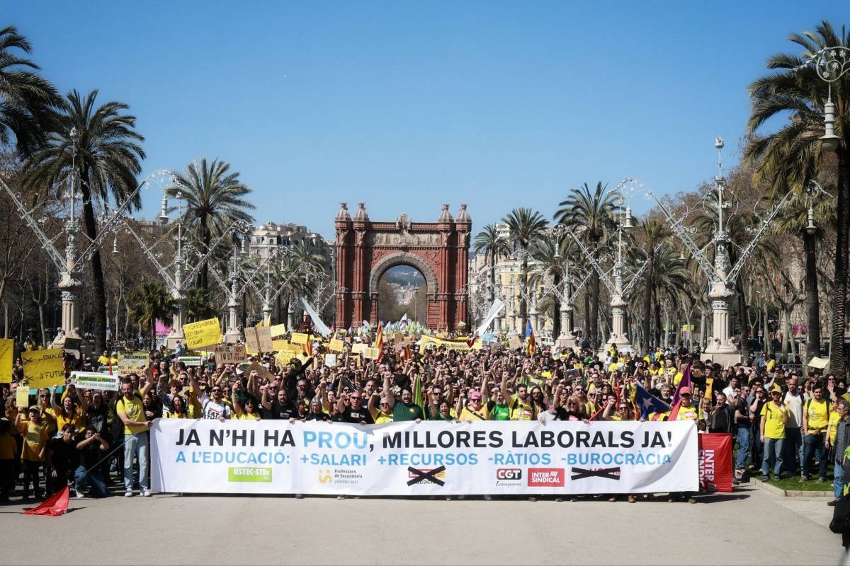 Els professors col·lapsen Barcelona amb cinc marxes simultànies per reclamar millores laborals