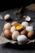 Què passa si menges ous cada dia? Un farmacèutic desmenteix el «mite»