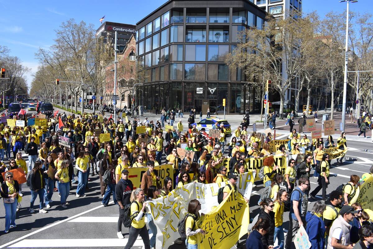 El sector educatiu de l'Ebre es planta a Barcelona: «Ja n'hi ha prou»
