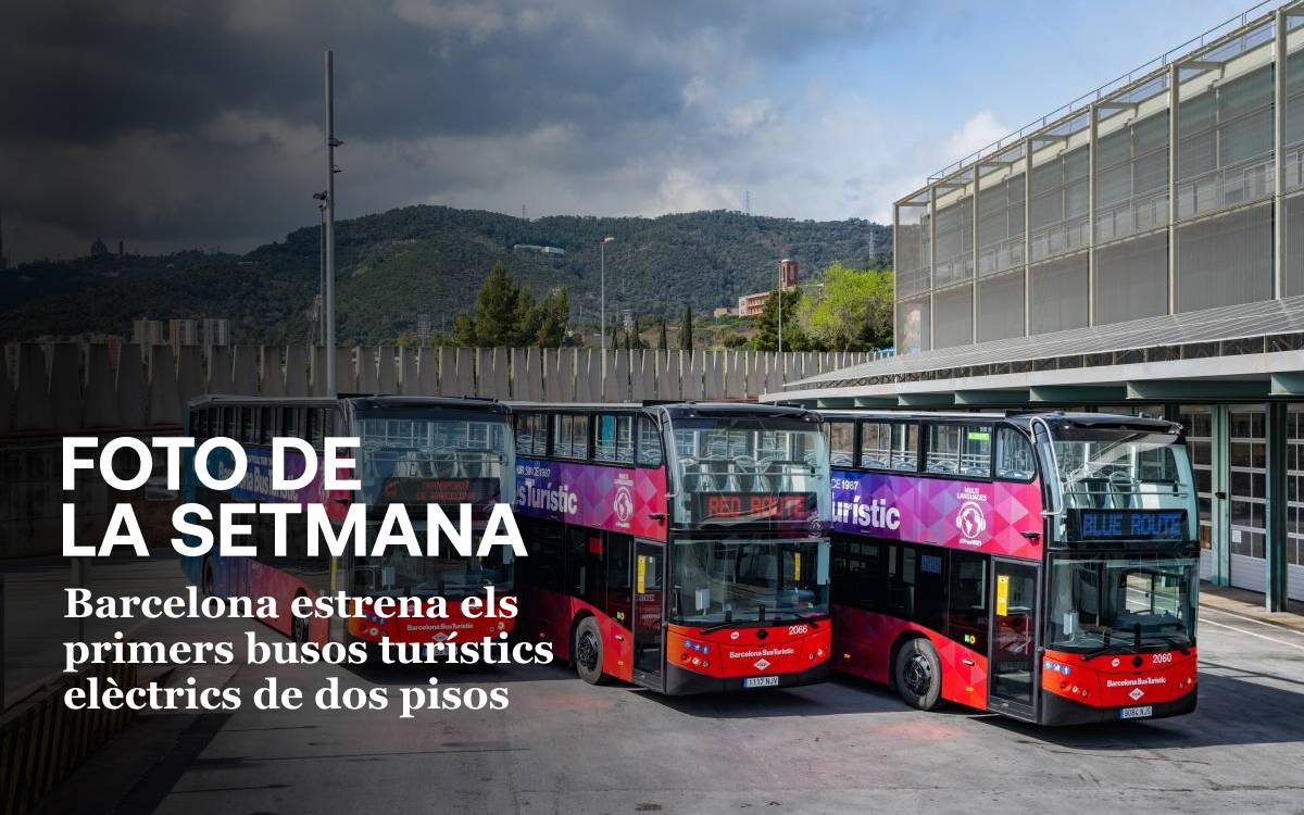 Foto de la setmana: Barcelona estrena busos turístics de dos pisos elèctrics