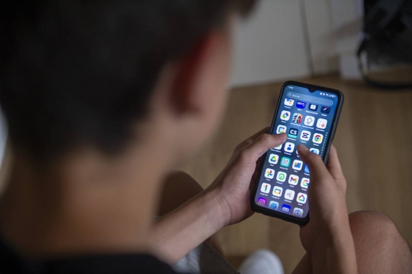 Un 30% d’ingressos per addicció al joc a Terrassa són de menors: “N’hi ha prou amb tenir el DNI d’un adult per crear un compte”