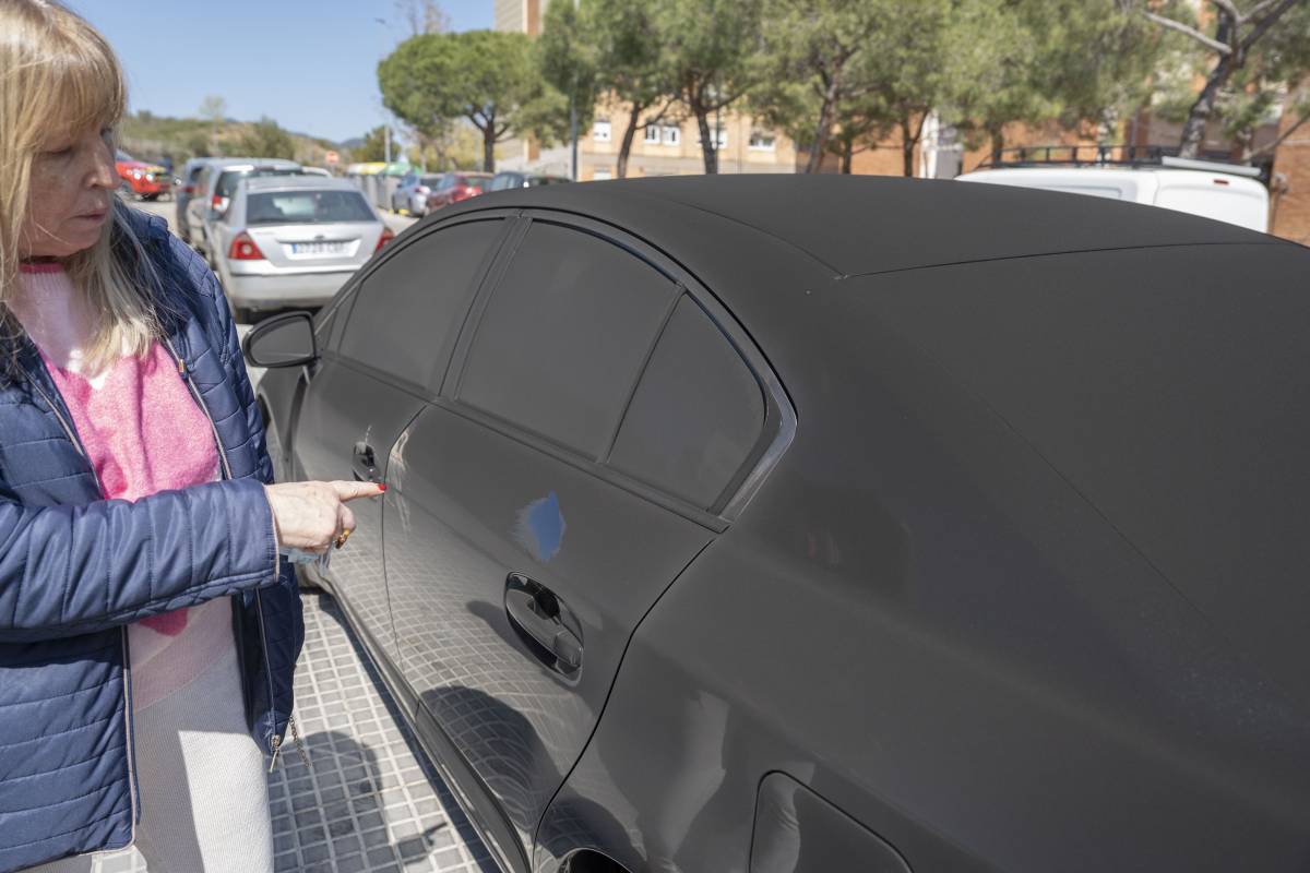 Molts cotxes han sortit plens de cendra de l'aparcament, fins el punt de canviar el color original de la pintura - Nebridi Aróztegui