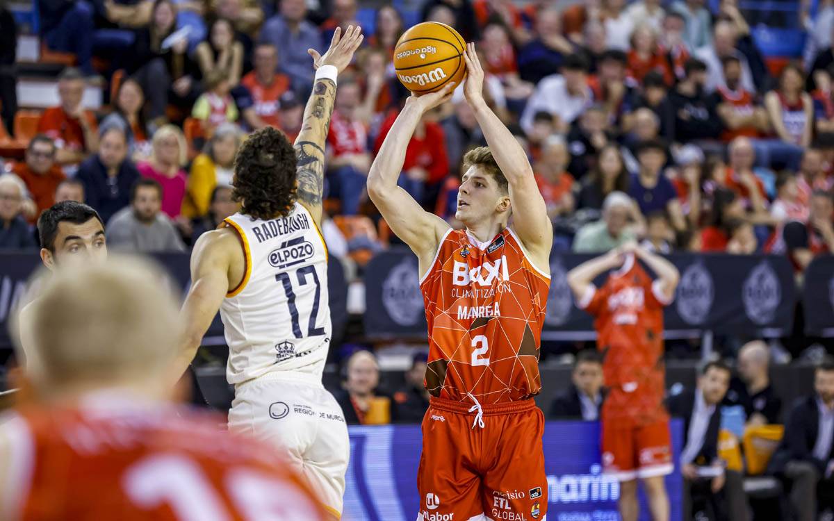 El Baxi Manresa cau davant l'anotació de DeJulius i Radebaugh (86-90)