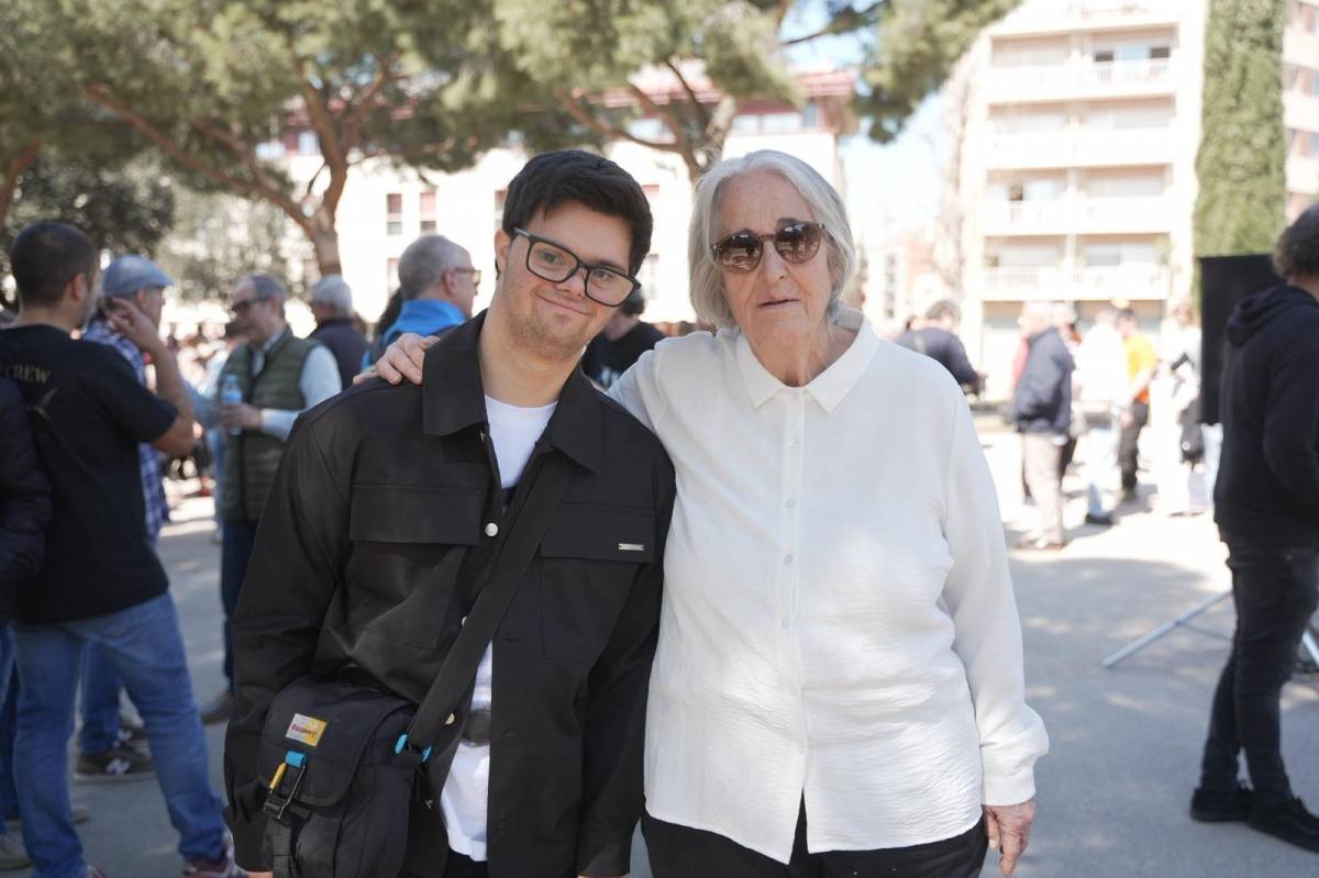 Dolors Pallàs, presidenta d'Andi Down, amb en David López, membre de l'entitat - DAVID CHAO