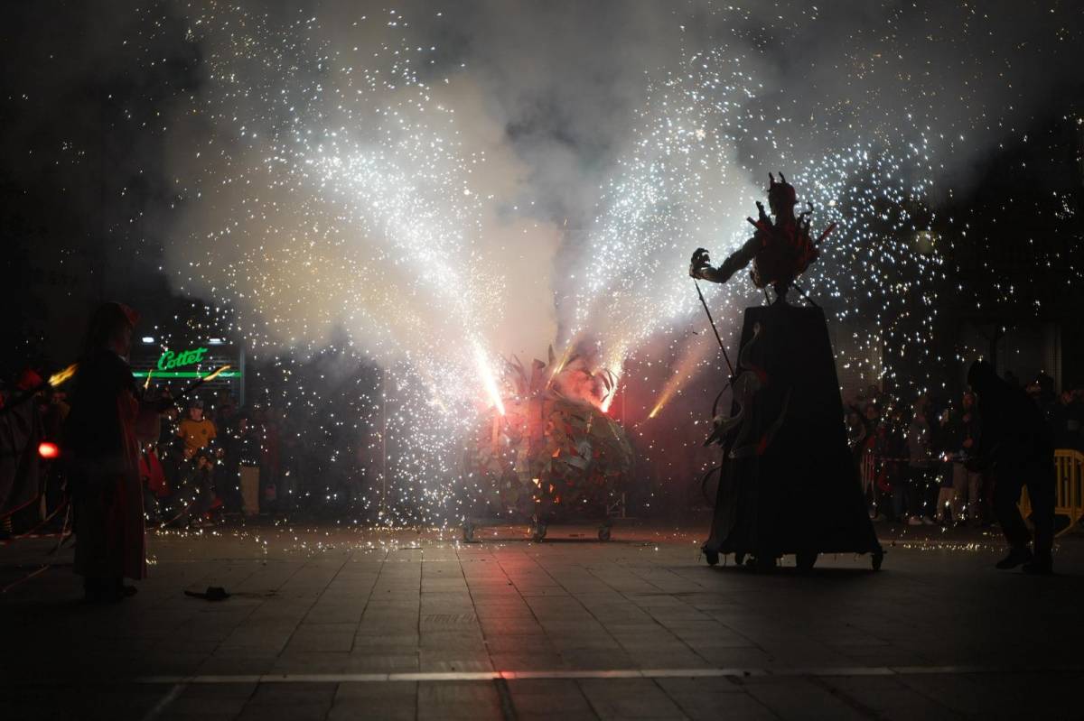 FOTOS | Sabadell encén el Cebafoc i es reivindica com a capital del foc