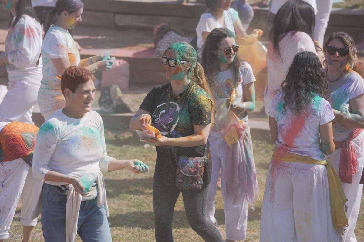 La setzena edició de la festa Holi  - DAVID CHAO
