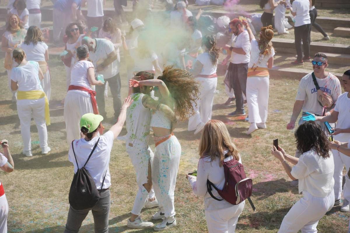 La setzena edició de la festa Holi  - DAVID CHAO