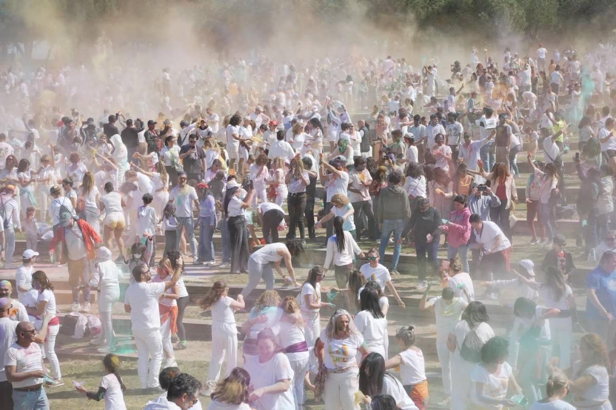 La setzena edició de la festa Holi  - DAVID CHAO