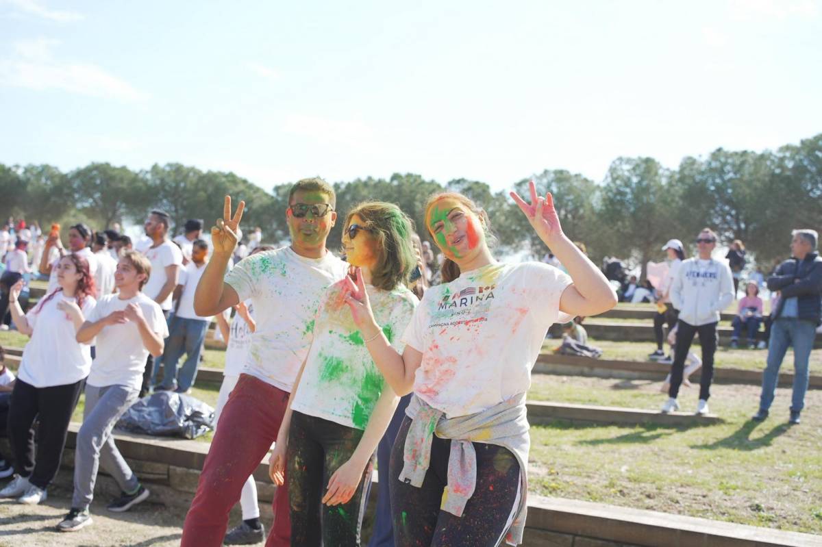 La setzena edició de la festa Holi  - DAVID CHAO