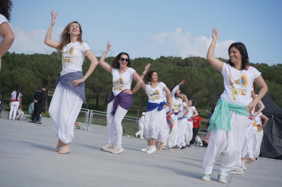 La setzena edició de la festa Holi  - DAVID CHAO