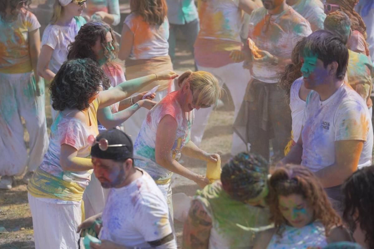 La setzena edició de la festa Holi  - DAVID CHAO