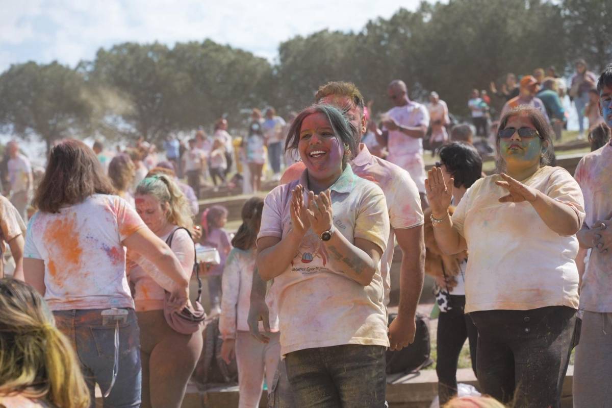La setzena edició de la festa Holi  - DAVID CHAO