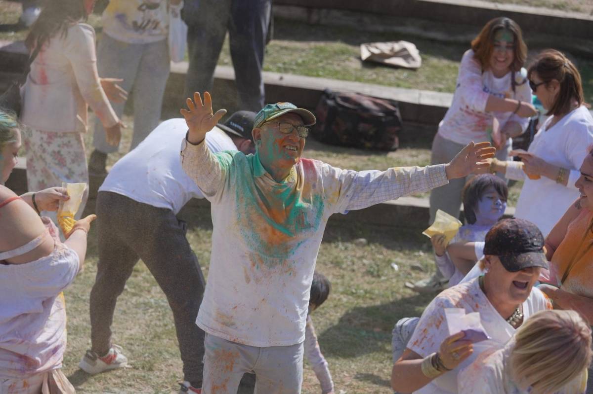 La setzena edició de la festa Holi  - DAVID CHAO