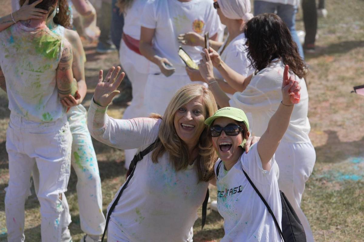 La setzena edició de la festa Holi  - DAVID CHAO