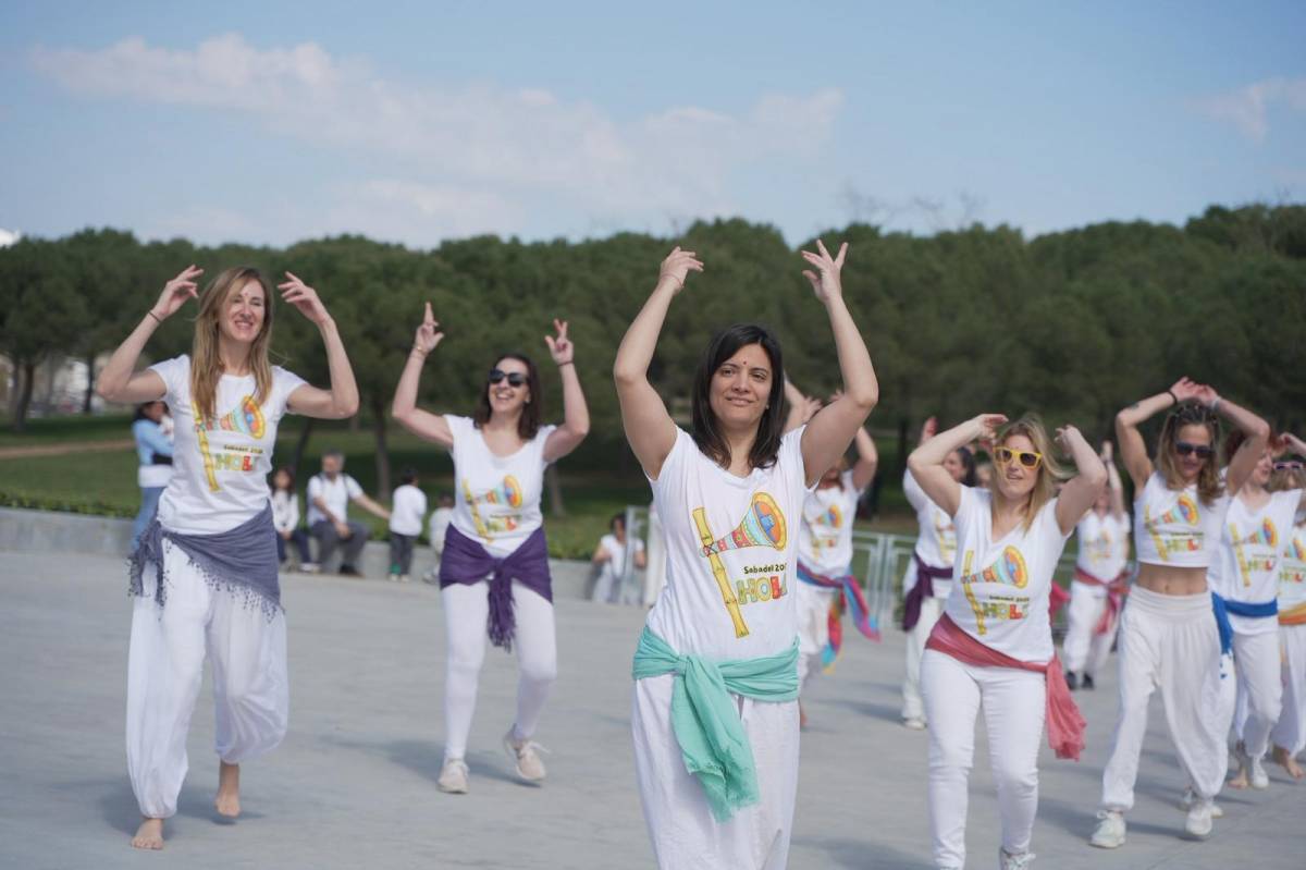 La setzena edició de la festa Holi  - DAVID CHAO