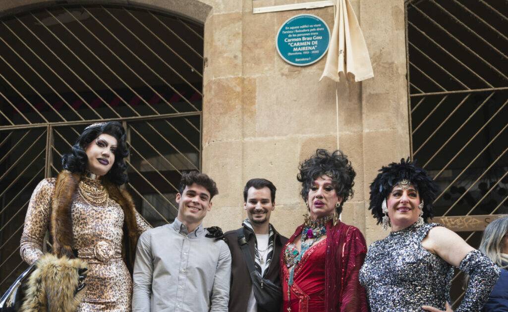Barcelona descobreix una placa en memòria de Carmen de Mairena 