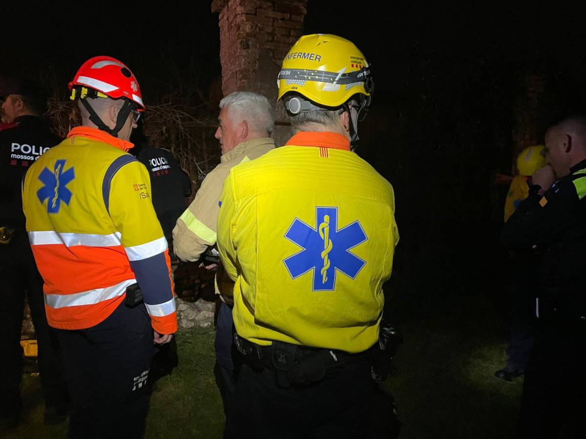 Els Bombers rescaten quatre menors atrapats a l'antic hospital d'Esparreguera
